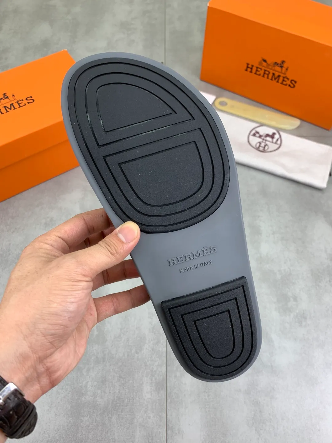 Men's shoes 💰P440 New [HERMES] high-end quality new Hermès slippers, made of imported silk calfskin, wear-resistant and non-slip rubber outsole. Fashionable and elegant code number: 39-44 (38 45 46 customized)